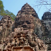 Huge heads on Victory Gate