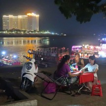 Playing cards on Tonle Sap River